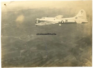 Orig. Foto USAAF Flugzeug B-17 Bomber "48817" im Flug über Italien 1945 - Bild 1 von 1