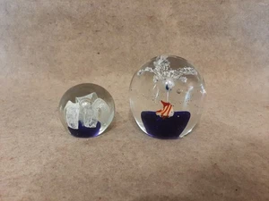Paar mundgeblasene Glaskunst Briefbeschwerer Blumen & Fische Art Deco Dekoration - Bild 1 von 8