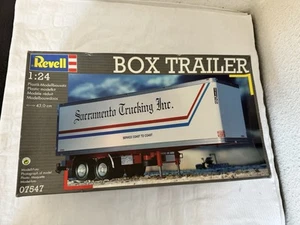 Revell 07547 Box Trailer US Truck Trailer 1:24 Modellbausatz NEU - Bild 1 von 11