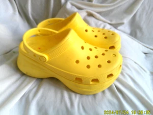 CROCS WOMENS YELLOW SLINGBACK HIGH PLATFORM SANDALS, 9M - Picture 1 of 6