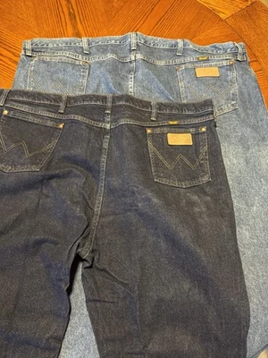 批量 2 件:牧马人男式深浅水洗牛仔裤 54x32 — 第 1/3 张图片