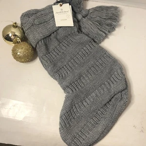 Herz und Hand Magnolie Urlaub Zopfmuster Bommel Strumpf grau festliche Deko - Bild 1 von 11
