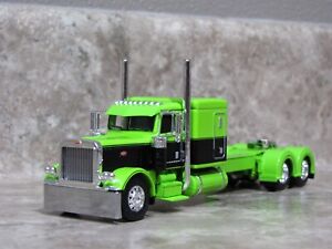 DCP 1/64 Lime Green Black Peterbilt 389 Flattop Semi Truck Farm Toy