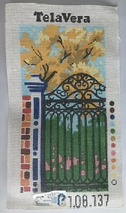 Árbol cerca puerta delantera de lona pintada a punta de aguja TelaVera - Imagen 1 de 3