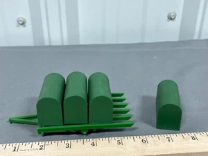 John Deere Hay Stack Straw Hauling Wagon Cart 1:64 Plastic Standi Custom Neat! - Picture 1 of 8