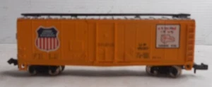 Bachmann N Scale Union Pacific Railroad Box Car UP 160207 Orange/Silver 3" Long - Foto 1 di 5