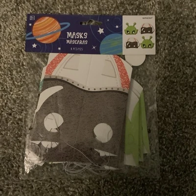 Máscaras de papel para fiesta de cumpleaños de niños con cohete espacial exterior explosivo Foto 1 de 2