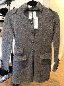 NWT GUESS SWEATER MED - Picture 1 of 3