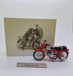 Pannonia 250 Editions Atlas Collections Motorrad Modellfahrzeug 1:24 Neu OVP - Bild 1 von 4