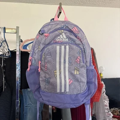 Mochila Adidas púrpura rosa con estampado de logotipo Foto 1 de 4