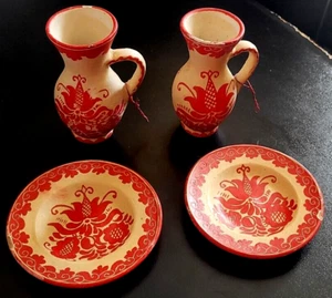 Par-Mini Jarras de Cerámica de 4,5"-Cruets con Platillos; Rojo Floral; Rústico Decorativo - Imagen 1 de 24