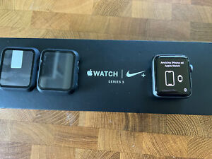 Apple Watch Series 3 42mm in Space Grau mit Neuem Sportarmband