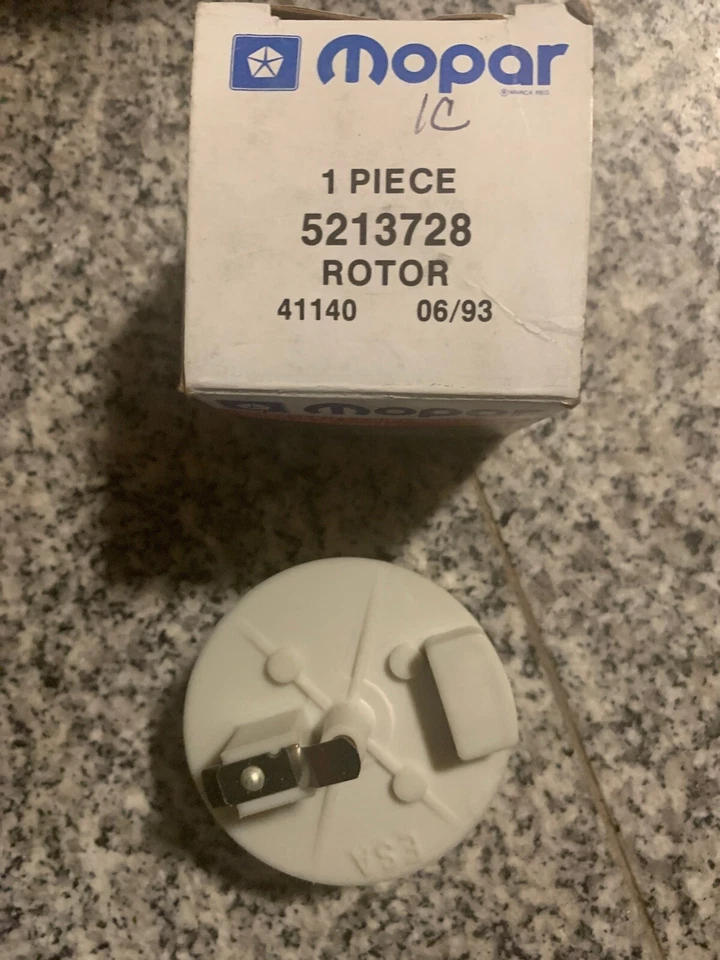 Rotor distribuidor 84-89 Chrysler LeBaron / Laser Mopar 5213728 Foto 1 de 4