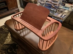 Holz Frühstückstablett, Buch/Tablet/Laptop Ständer mit 2 Magazin Aufbewahrungsfächern - Bild 1 von 4