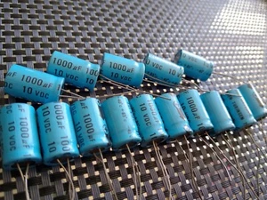 15x ELECTROLYT KONDENSATOR 1000µF MFD uF 10V 23x15mm Markenware, MATRONIK 17 - Picture 1 of 3