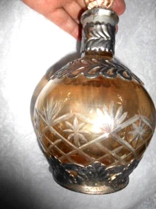 Antike verzierte Karaffe aus Silberüberfang und geätztem Glas   - Bild 1 von 6