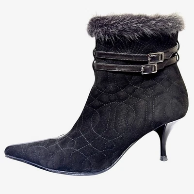 Donald Pliner Couture Quilted Suede Mob Wife Ankle Boot Sz 7 Kitten Heel Italy - Image 1 of 4