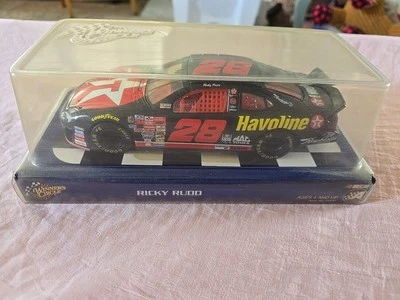 2001 Winners Circle Ricky Rudd #28 Texaco Race Car 1:24 Scale In Package - Image 1 of 4