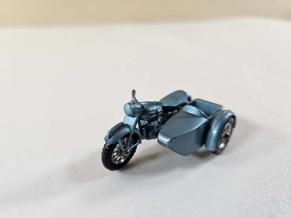 Vintage Lesney Matchbox No, 4 Triumph T110 w/Sidecar    Very Good Condition - Image 1 of 4