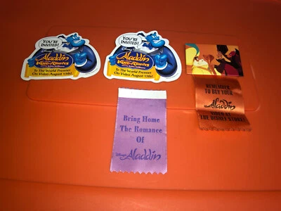 Prendedor de botón promocional de colección Disney Aladdin King Thieves Genie Jafar miembro del elenco de video Foto 1 de 2