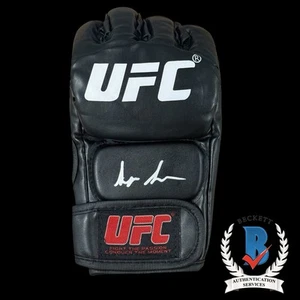 Guante de Lucha UFC Firmado por Suga Sean O’Malley BAS Beckett Certificado de Autenticidad Autógrafo - Imagen 1 de 2