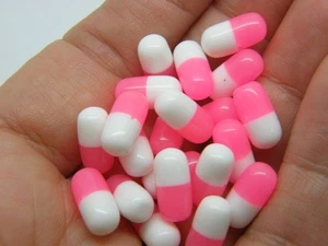 30 Capsule pill embellishment clear pink resin MD67 - Picture 1 of 1