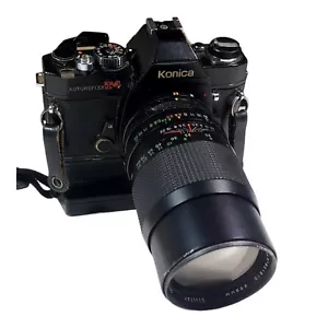 Macchina fotografica vintage Konica Autoreflex T4 e obiettivo 200 mm/f1:3,6 e avvolgitore automatico - Foto 1 di 5