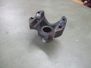 64 65 66 67 1964 1965 gto lemans gs 442 REAR AXLE PINION YOKE 27 SPLINE 8.2 - Bild 1 von 3