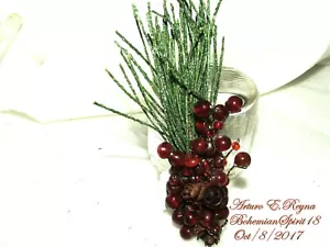 ARTURO E.REYNA GLASS BERRY PINE CONE HANDCRAFTED BROOCH/PIN - Picture 1 of 4