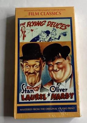 Laurel and Hardy in The Flying Deuces Vintage VHS 1995 Foto 1 de 4