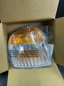 (NOS)Turn Signal / Parking Light Assembly Front Left TYC 18-3372-61-1 - Picture 1 of 3
