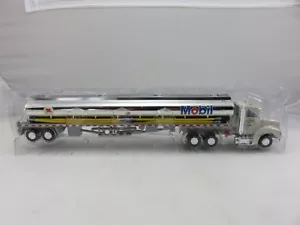 MOBIL GAS TOY TANKER 1997 a batteria suoni luminosi cabina pressofusa NUOVO 1997 - Foto 1 di 11