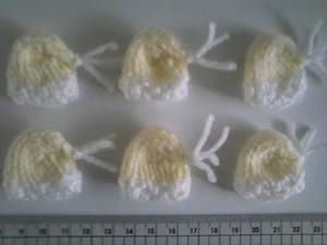 Mini sombreros de bebé para hacer tarjetas tapas artesanales/adorno tejido álbum de recortes - Imagen 1 de 8