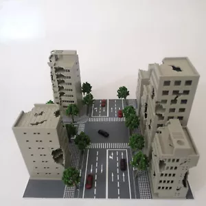 Diorama 1/300 Kriegsbeschädigte Modelleisenbahnanlage Bürohaus Modell Szene - Bild 1 von 29