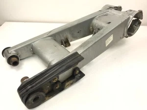 05 Polaris Predator 500 OEM basculante trasero suspensión brazo oscilante - Imagen 1 de 8