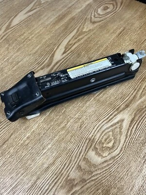 Chrysler Crossfire 2004-2006 - elevador de gato en carretera Foto 1 de 4