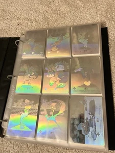 Looney Tunes 1990er Upper Deck Baseball Karten Mappe Set (595 Karten) mit 10 Holos - Bild 1 von 22