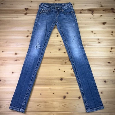 Pantalones de mezclilla Miss Me para mujer 24 ajustados tiro bajo desgastados estrás azul Foto 1 de 4