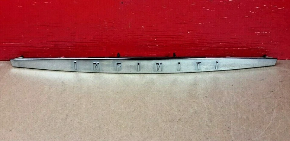 2003-2005 Infiniti FX35 FX45 Molding Chrome Rear Trunk Upper Trim OEM - Imagem 1 de 3