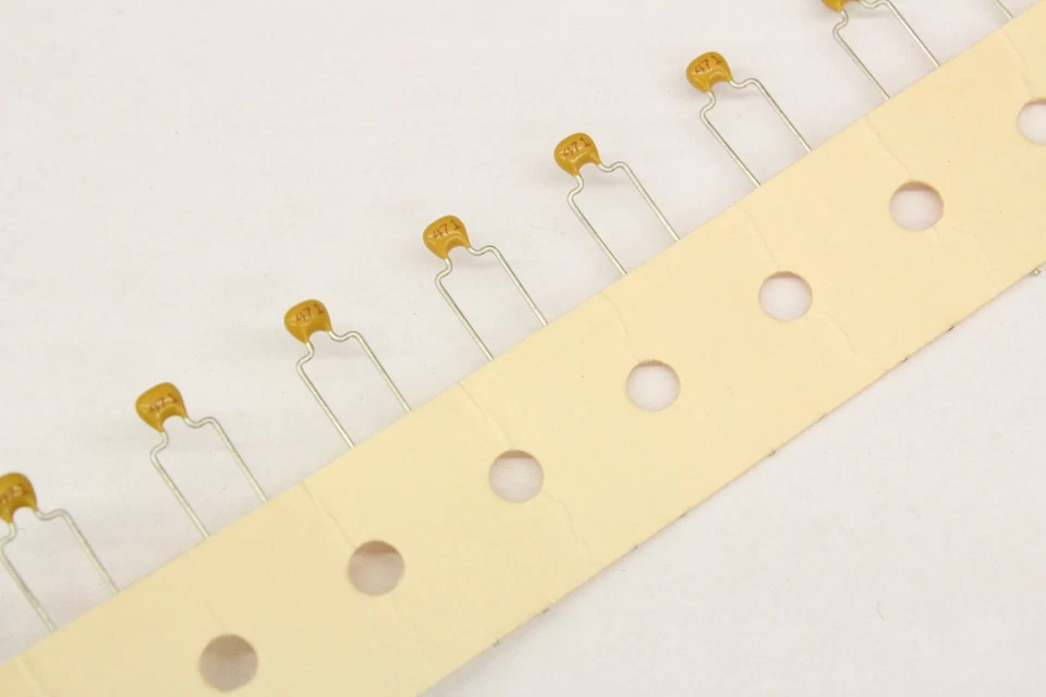 LOTE DE 500 KEMET C317C471K2R5CA Foto 1 de 1