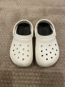 Crocs White Fur Lined with Grey Size C11 Slip On Round Toe Unisex Shoe Child - Picture 1 of 15