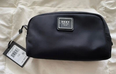 Estuche de cosméticos de nailon negro DKNY Foto 1 de 4