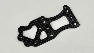 SOPORTE DIFF CENTRAL DE FIBRA DE CARBONO TEAM ASOCIADO RC8B4E con MONTAJE DE TRANSPONDEDOR 1/8 - Imagen 1 de 2