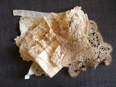 ANTIGUO ENCAJE ~ LOTE DE 9 ADORNOS DE VESTIDO HECHOS A MANO ~ CUELLO ~ PUÑOS ~ BUFANDA ~ BRUSELAS ~ TAL CUAL Foto 1 de 4