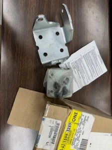 OEM Genuine GM Door Hinge 15993259 front left lower - Foto 1 di 2