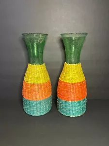 Juego de 2 jarrones decantadores Boho bohemios verdes burbujas de vidrio a rayas de mimbre envueltos - Imagen 1 de 8