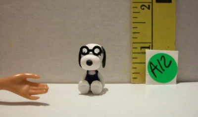 MINIATURA MODA RE-MENT SNOOPY JUGUETE CON GAFAS MUÑECAS 1/6 ACCESORIO FIGURA A12 Foto 1 de 4