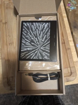 Amazon Kindle Oasis Waterproof eReader 10th Gen 7" Display Page Turn Button 8GB - Image 1 of 4
