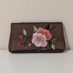 Vintage Chan Luu Handmade 100% Silk Wallet Embroidered Floral Clutch - Picture 1 of 10