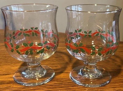 Juego de 2 vasos navideños con borde dorado Libbey Holly And Ribbon Foto 1 de 4